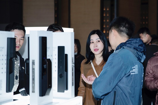 摩根智能指纹锁亮相2024中国国际建筑贸易博览会