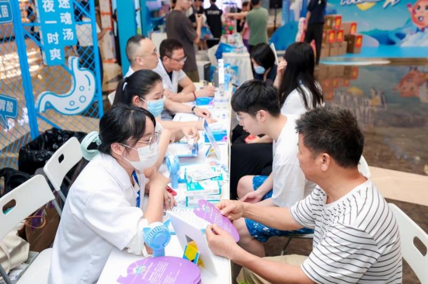 “胃”爱助力，扬子江药业集团联合海王星辰健康药房举办公益快闪