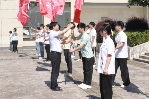 江西财经大学现代经济管理学院赴宜春高安市乡村振兴促进团正式启程！