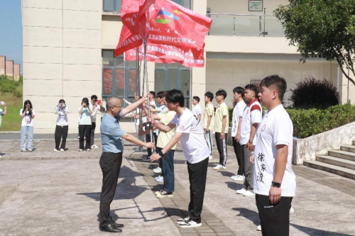 江西财经大学现代经济管理学院赴宜春高安市乡村振兴促进团正式启程！