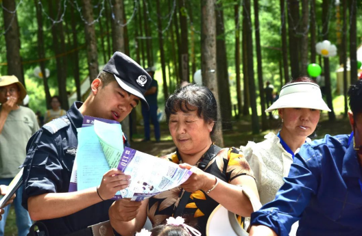 【夏季行动】华亭公安：反诈宣传进景区 提升防骗“免疫力”