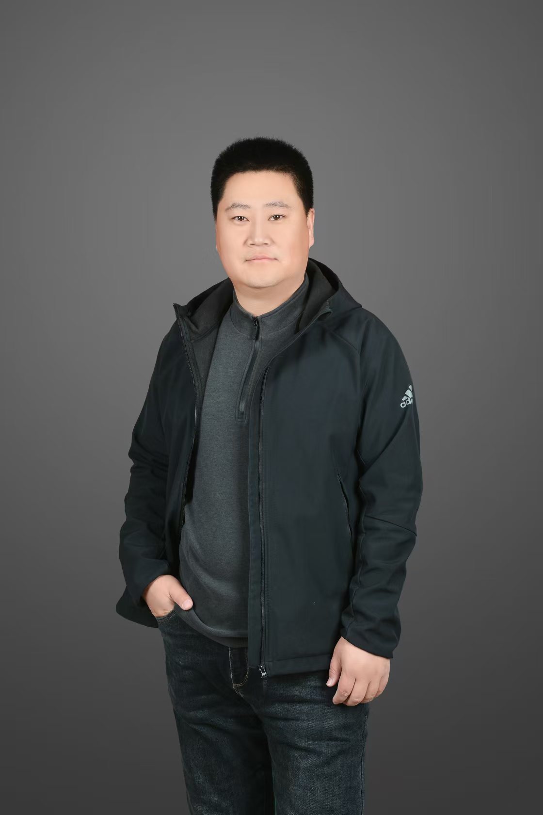 郑鹏从一台挖机开始打造成功事业的人
