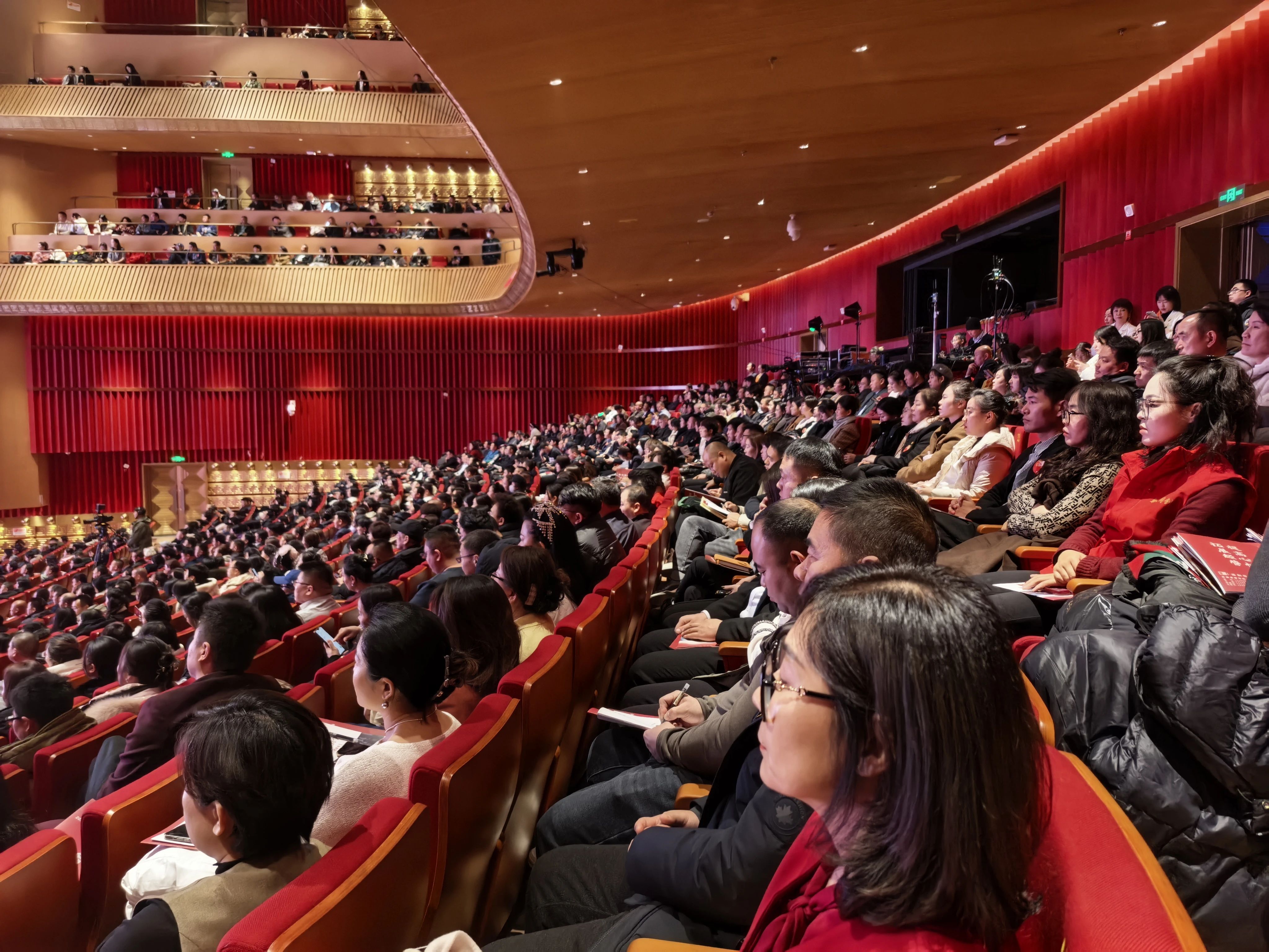 花园牛奶闪耀盛和塾报告会，年货团购受热捧