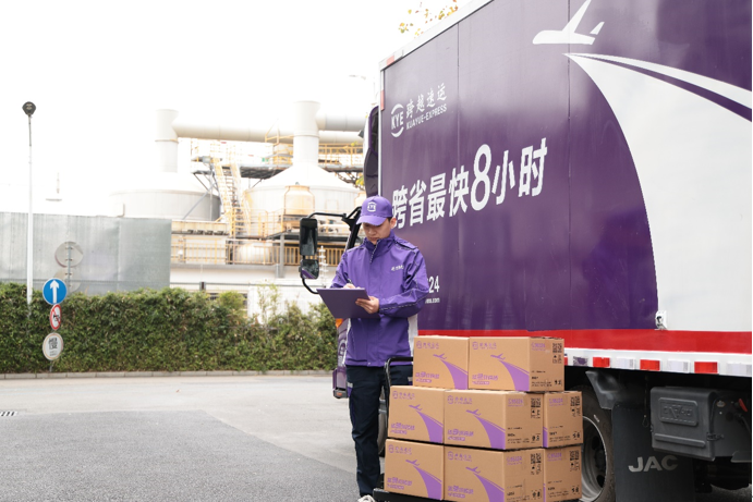 大件快递用什么物流？跨越速运给足你底气！