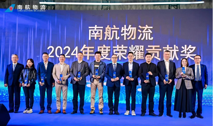 三大航企集体授奖！跨越速运航空生态战略获国家级背书