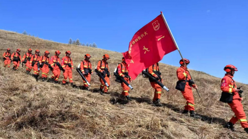 防火执勤丨赤心巡护守绿意 蓝焰执勤护北疆