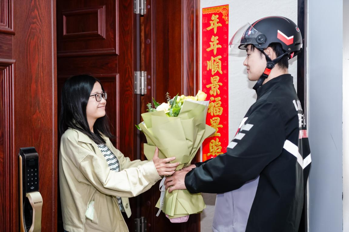 母亲节鲜花单量环比前日增超6倍，顺丰同城精细服务护送心意“鲜”达