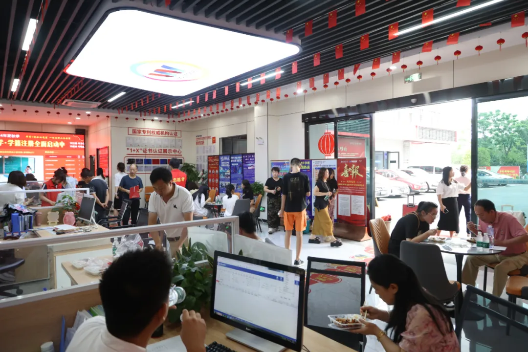 什么是校企定向班 ？选择湖南万通校企定向班有何优势？