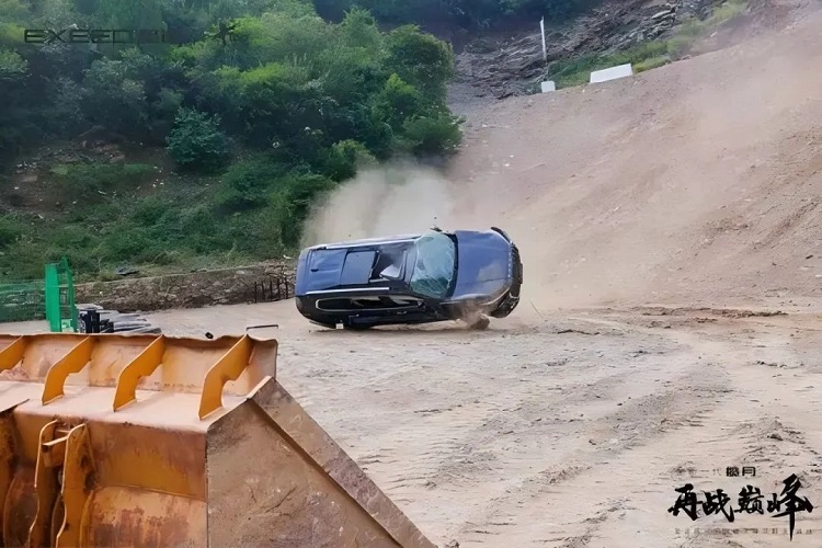 暴雨麋鹿测试封神！星途揽月C-DM用四驱与安全重塑混动SUV价值