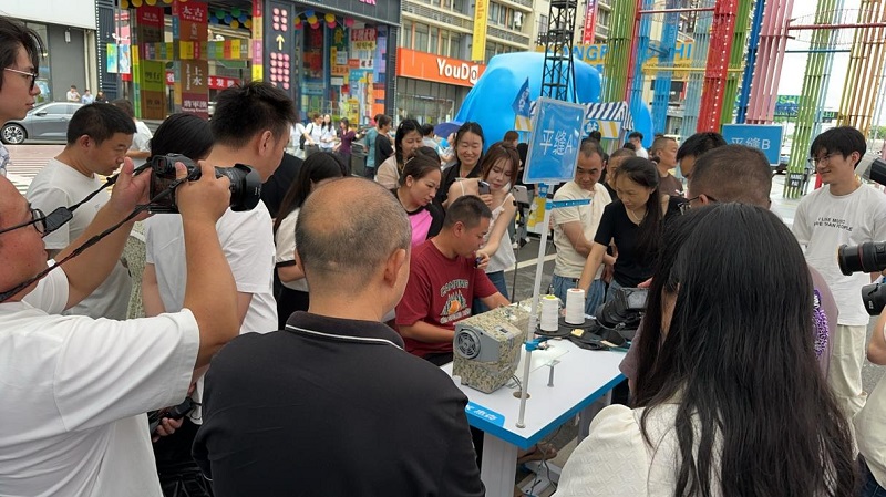 海宁上演缝纫机盲测大战 杰克新品实战引爆行业(图2)