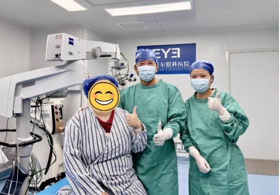 右眼1575度，左眼1150度！国内创新晶体+个性化方案助超高度近视新娘实现无镜自由