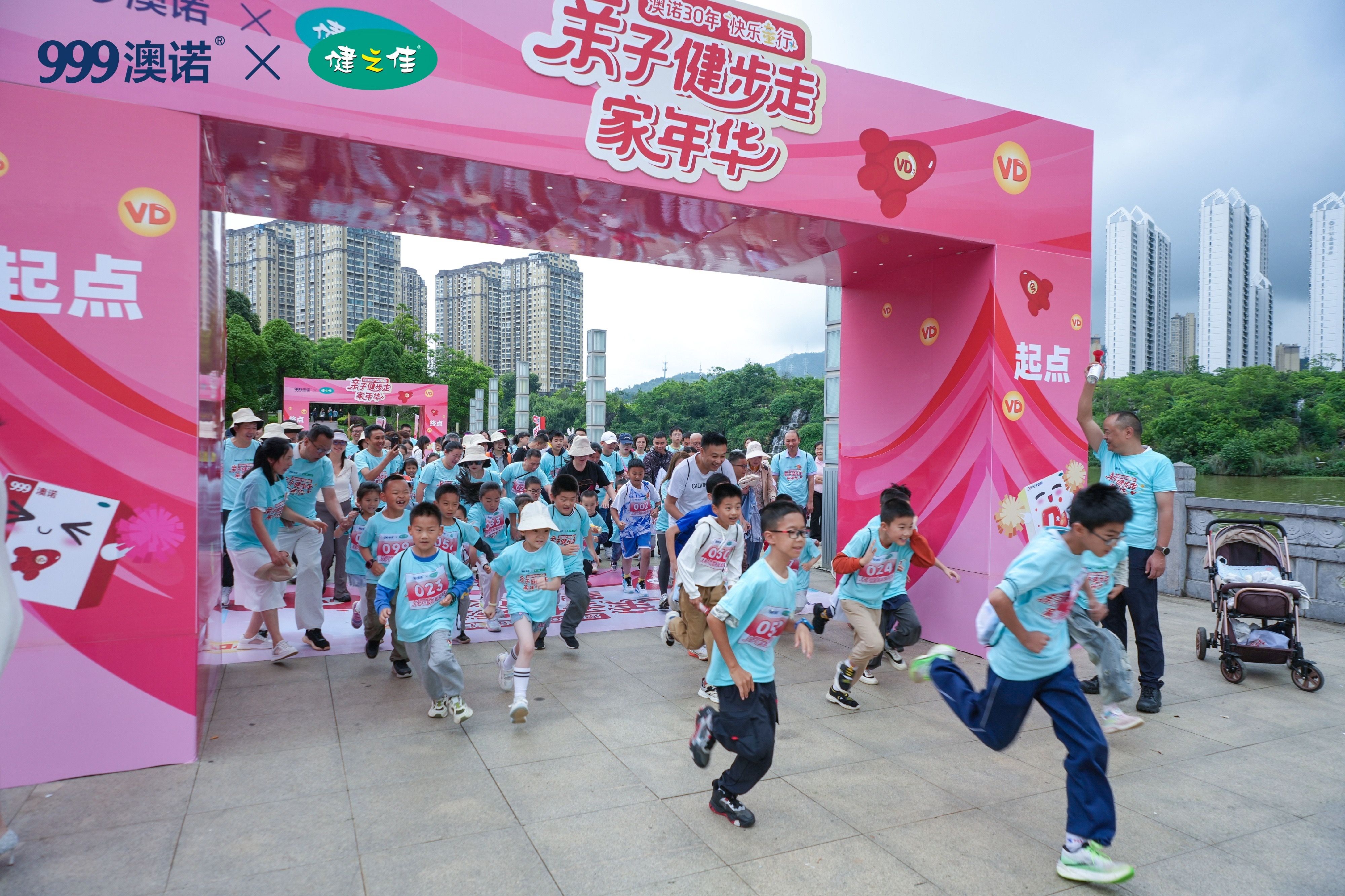 脚步间的温情陪伴，步履中的科学守护