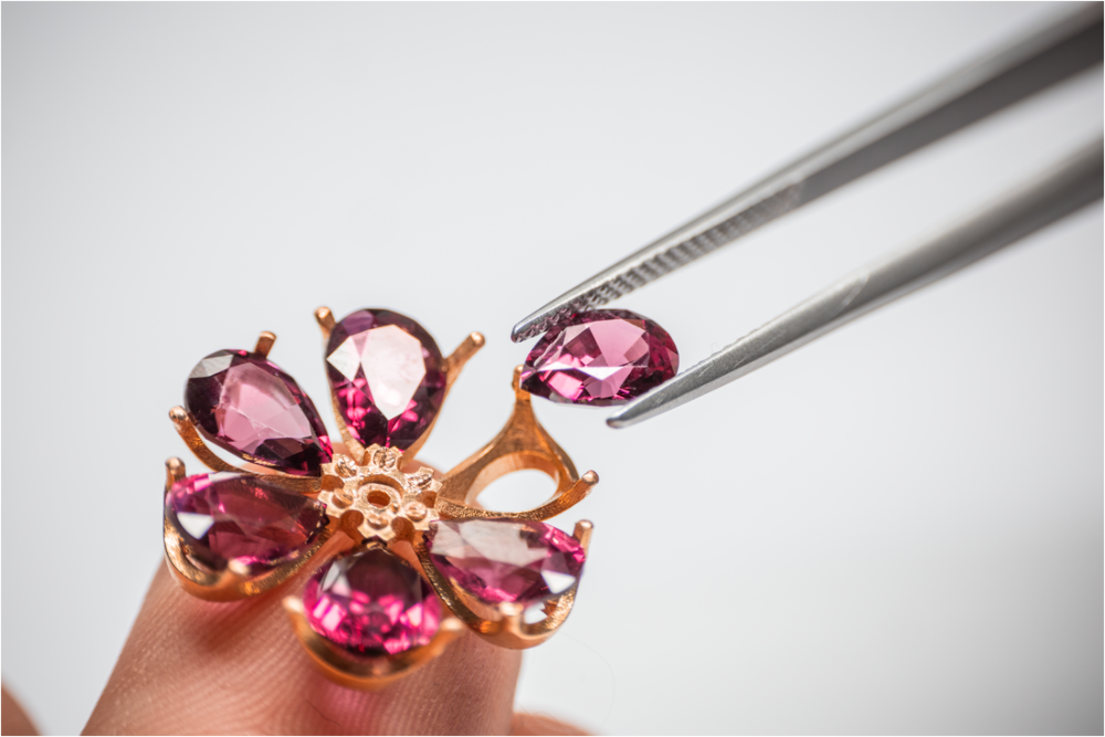 Van Cleef & Arpels梵克雅宝Fleurs d’Hawaï系列新作缤纷绽放