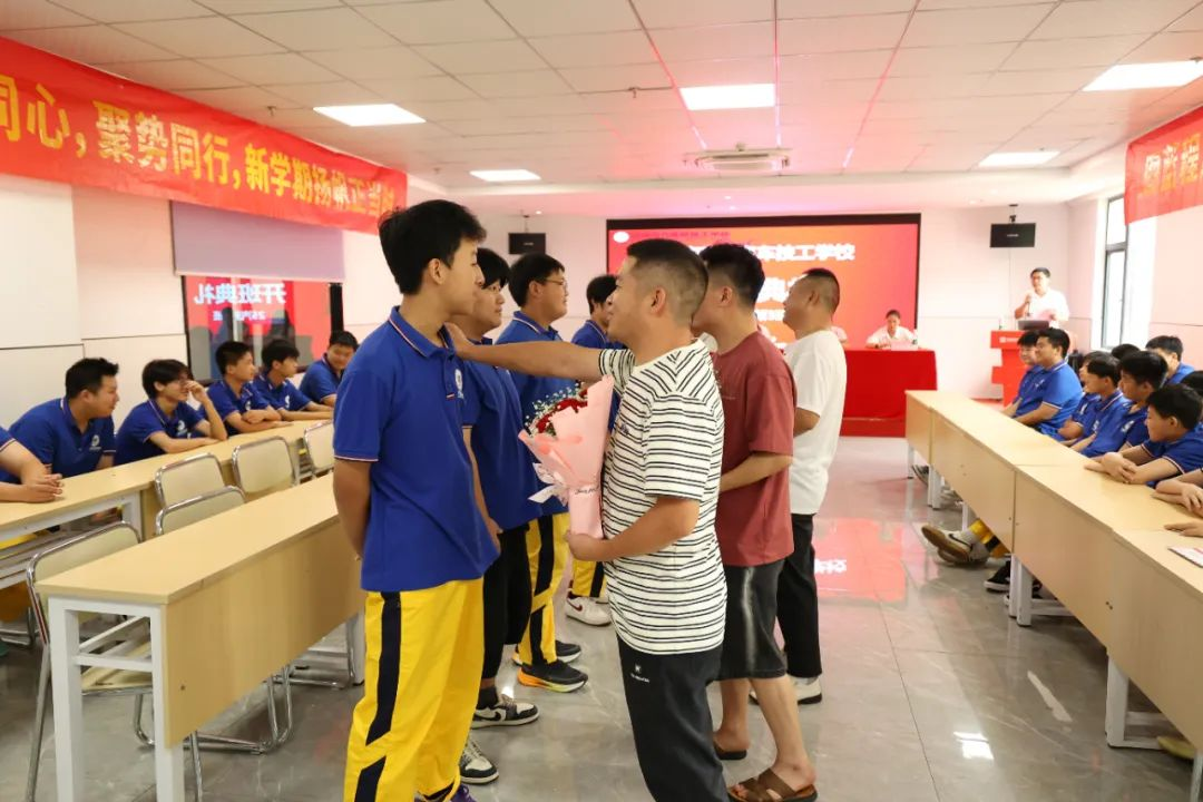 以爱为桥，共育未来：新生家长校园鉴定会暖心回顾！
