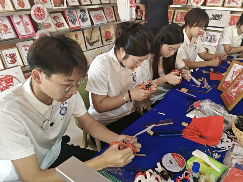 “红印传承 非遗兴村”山东信院学子寻访非遗一条街暑期三下乡社会实践活动