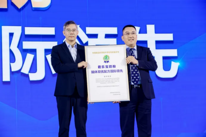 发布“脑体双优”科研成果，君乐宝奶粉让科学育儿理念深入人心
