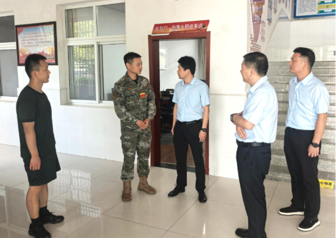 湖北浠水：致敬迷彩忠诚 共筑浠水情深