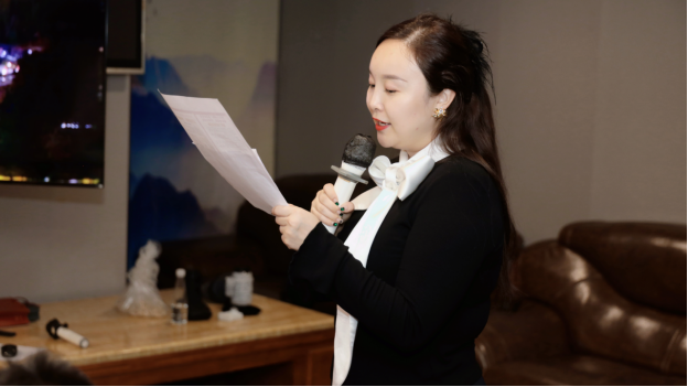 时光穿梭机，请认识十年的老友喝杯發歌酒