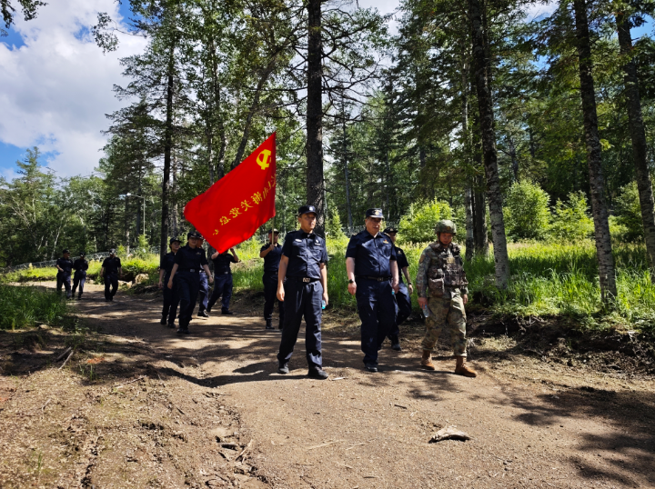 延边边境管理支队双目峰边境检查站联合长白山海关开展共建活动
