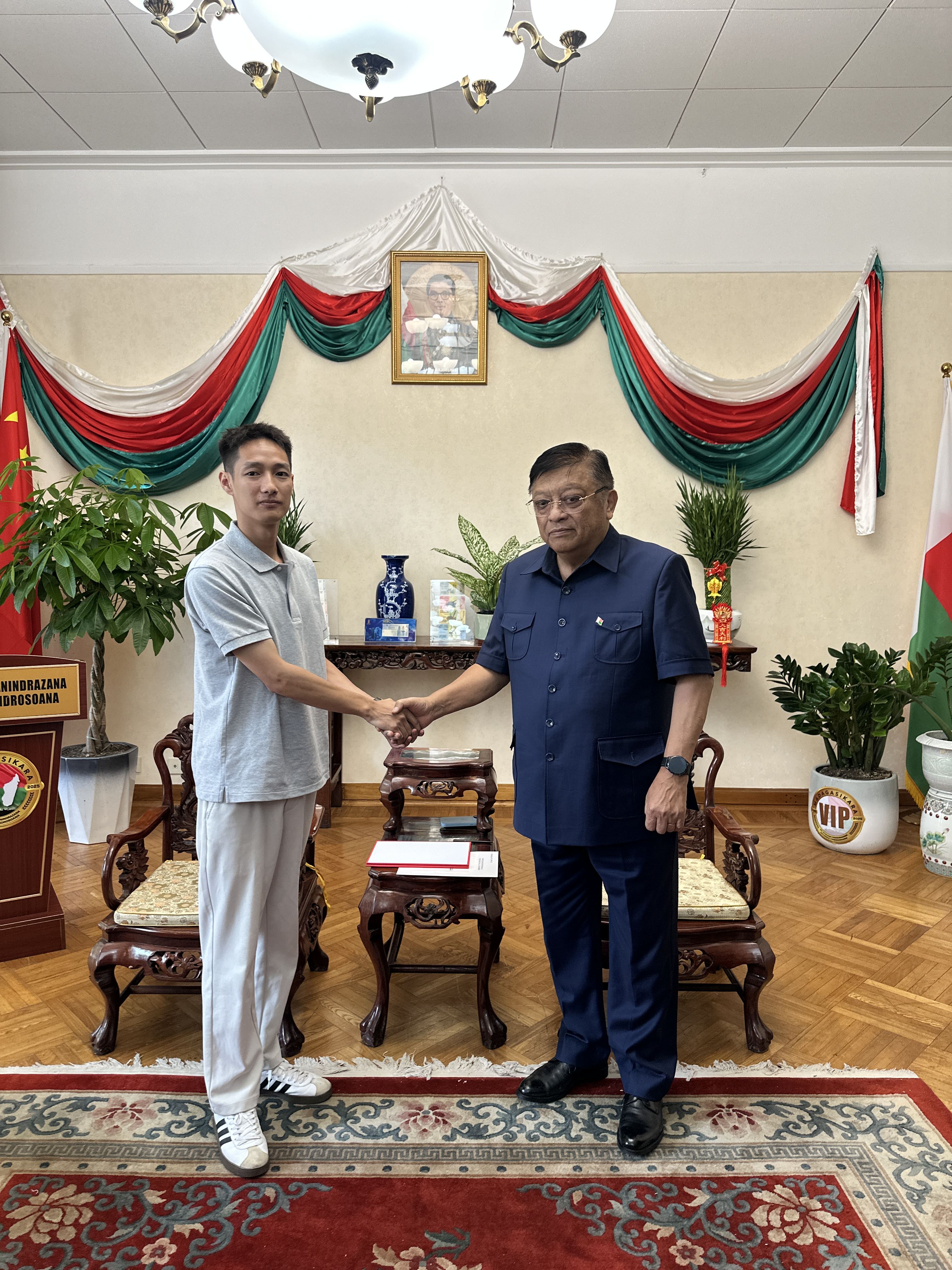 武夷山藏承茶叶董事长黄祥炜出席马达加斯加驻华大使馆商务交流活动