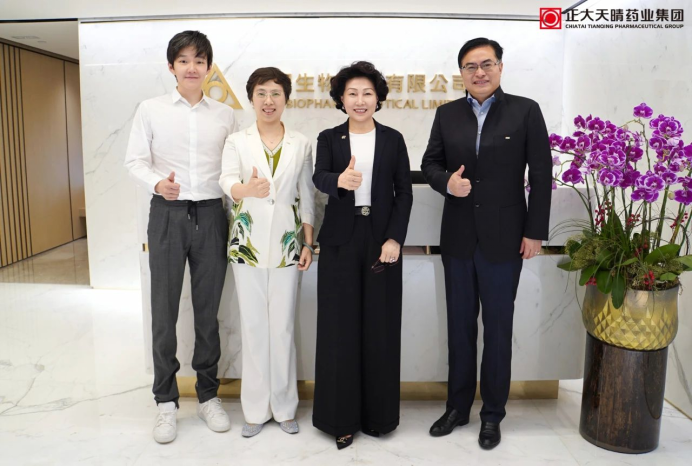 上实集团董事长冷伟青携手正大天晴谢承润共谋创新