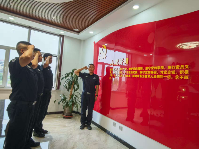 延边边境管理支队双目峰边境检查站开展“抗战胜利80周年”重温入党誓词主题活动