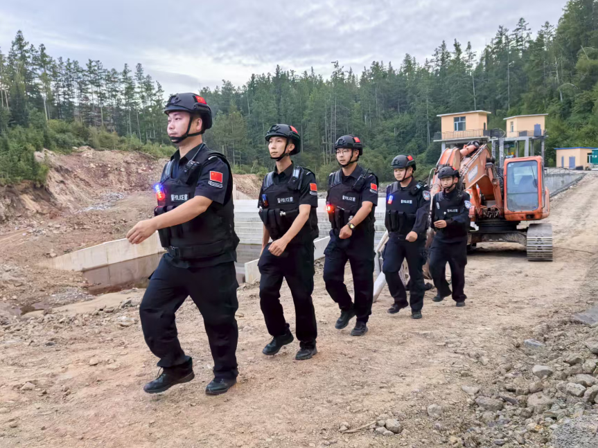 延边边境管理支队东方红边境检查站：护航G331国道 普法宣传筑牢边境安全防线