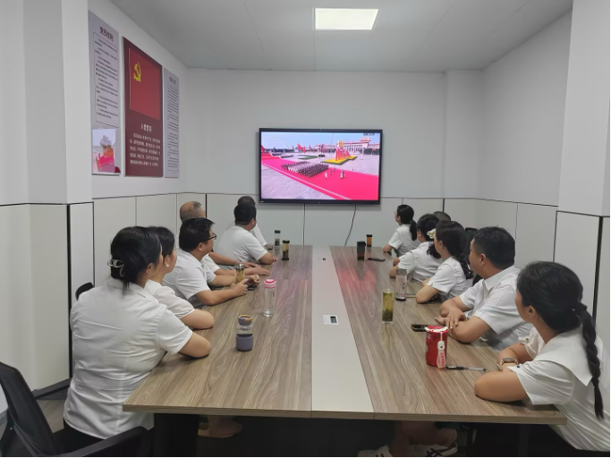 湖北浠水：集中收看纪念中国人民抗日战争暨世界反法西斯战争胜利80周年阅兵活动