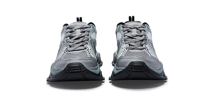 孙颖莎穿过的经典款老爹鞋再升级！英国VETEMENTS V2000MAX全新上线！