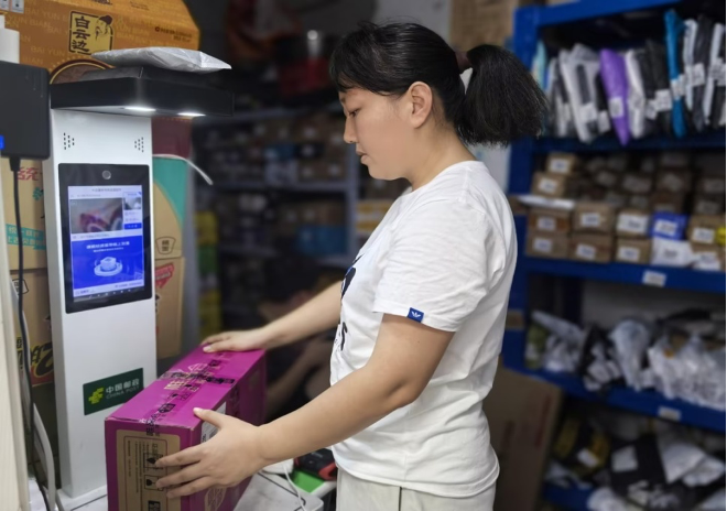 万家灯火情——连城便利店点亮15分钟生活圈