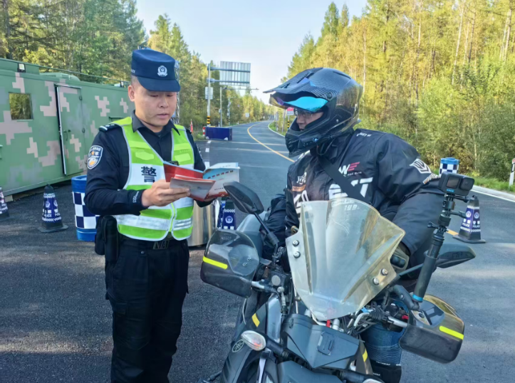 延边边境管理支队东方红边境检查站：坚守G331国门线，国庆在岗护平安
