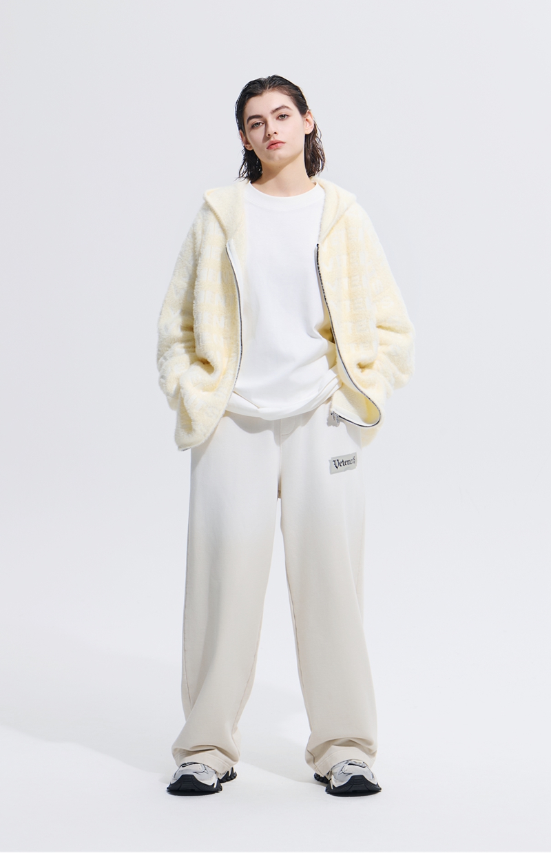英国VETEMENTS 2025秋冬上装系列：在模糊中确立自我
