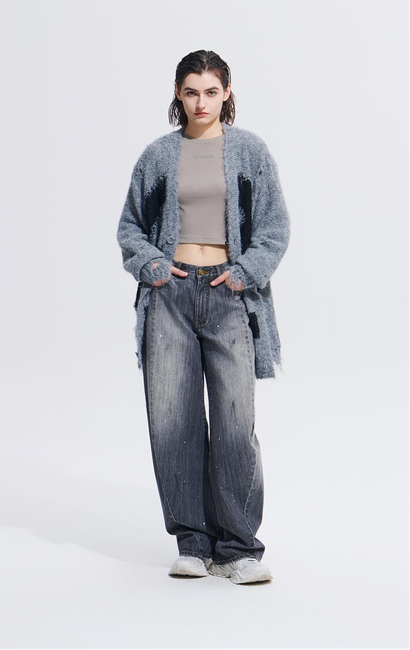 英国VETEMENTS 2025秋冬上装系列：在模糊中确立自我