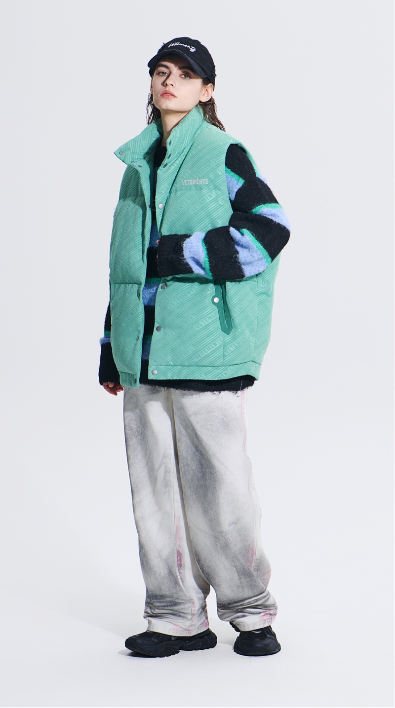 英国VETEMENTS 2025秋冬上装系列：在模糊中确立自我