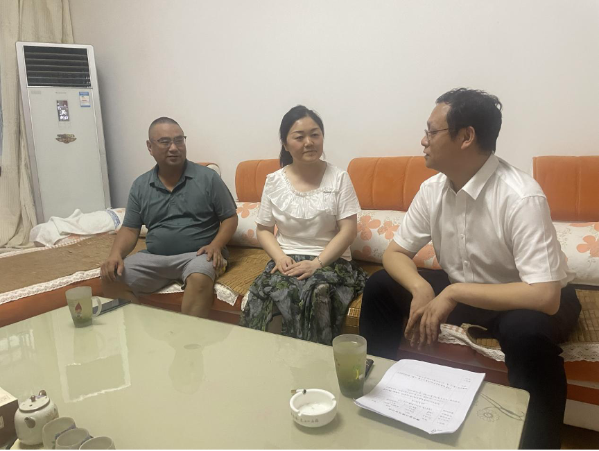 红土铸廉魂 清风护前行