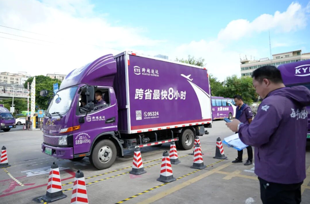 擦亮绿色底色!快递公司跨越速运开展新能源车辆驾驶技能决赛