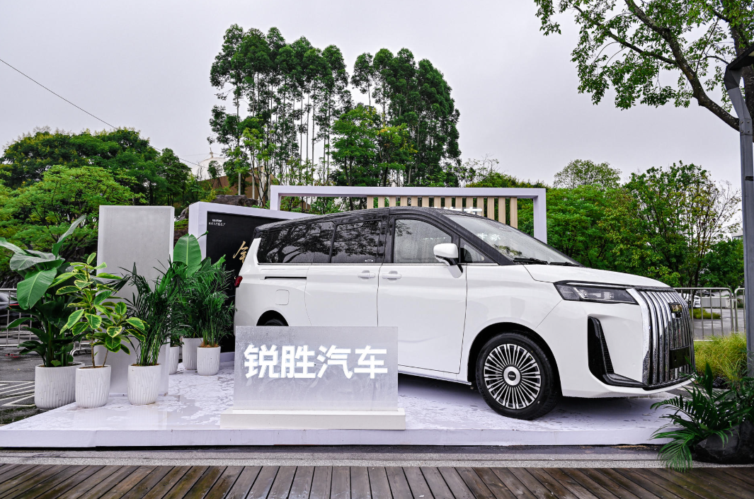 以专业精神重塑MPV价值标杆，锐胜汽车打造全域幸福价格带