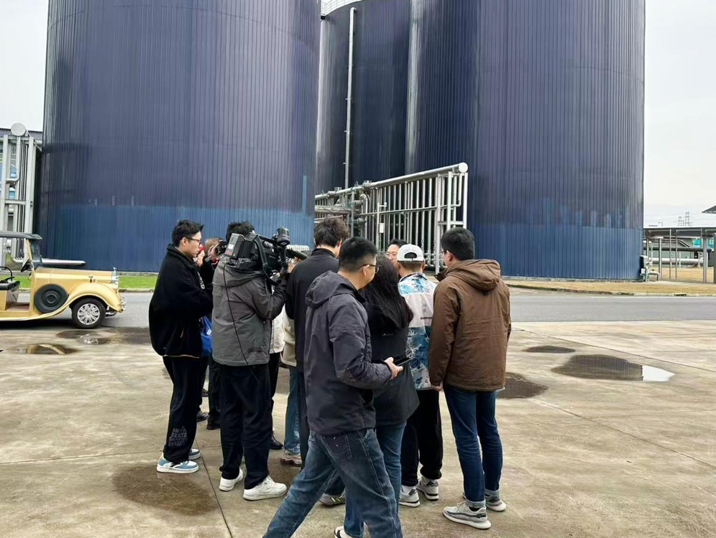 绿色智造获40余家媒体点赞，“活力中国调研行”走进扬子江龙凤堂