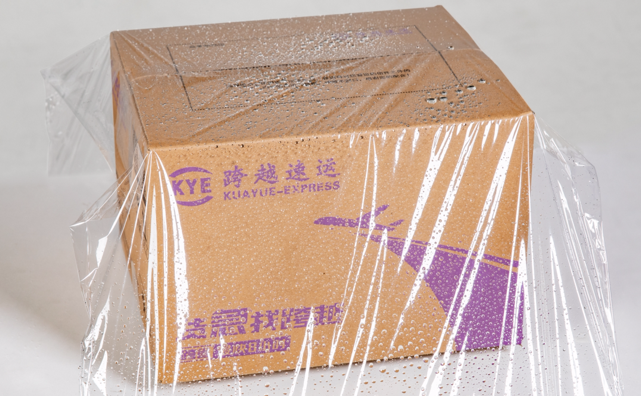 为货物穿上“超级雨衣”,物流货运公司跨越速运让雨天发货无忧 为货物穿上“超级雨衣”,物流货运公司跨越速运让雨天发货无忧