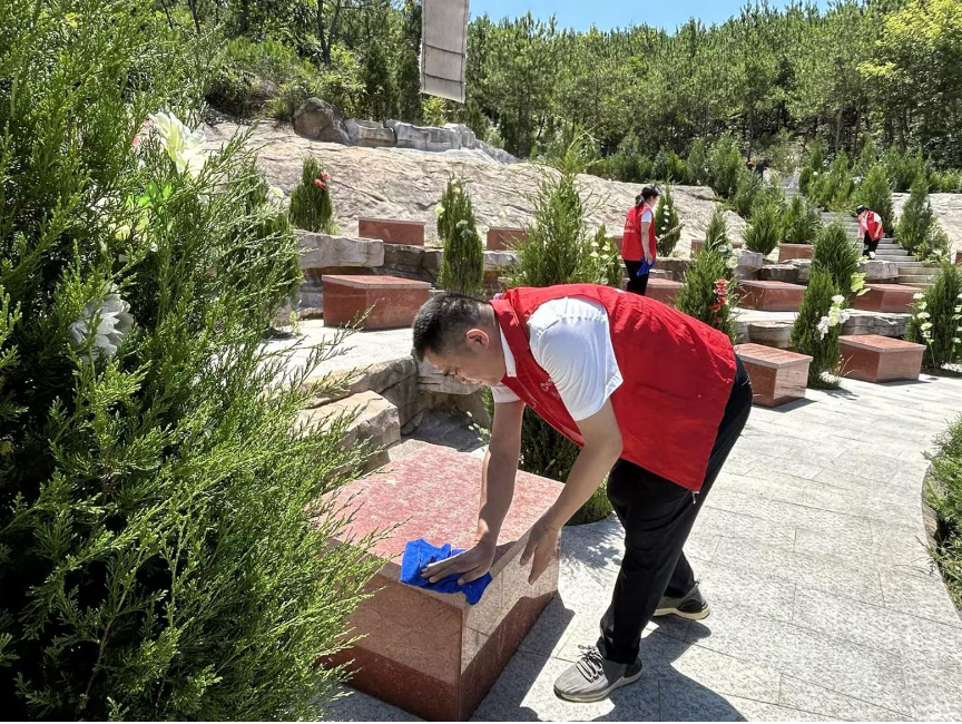 志愿映红土 服务暖民心