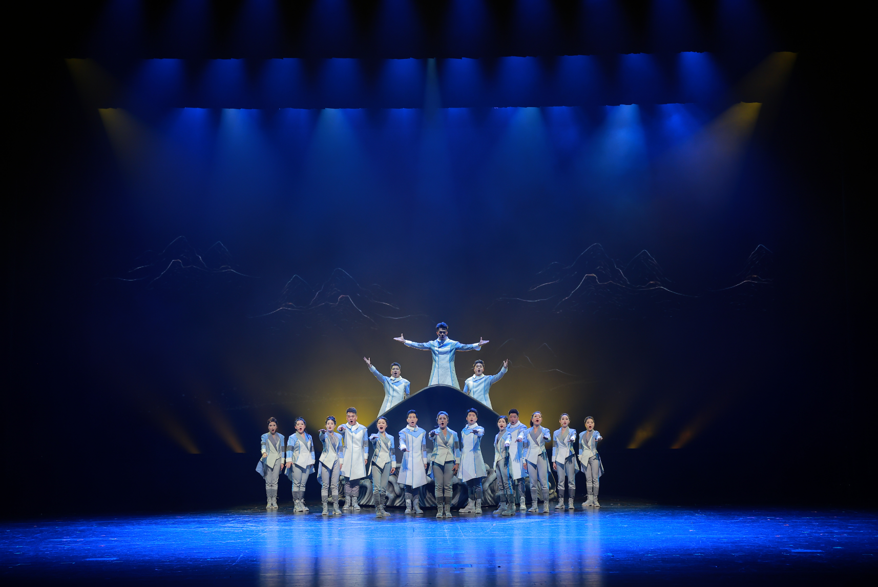 一曲跨越千年的时代回响——深圳南山原创《追光》摘得“群星奖”