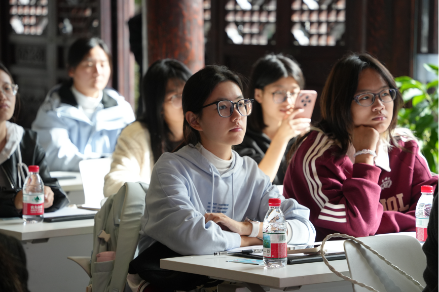 传承红色基因,共话金融初心 |南京审计大学金融学院师生走进汇升投资者教育基地开展宣讲交流