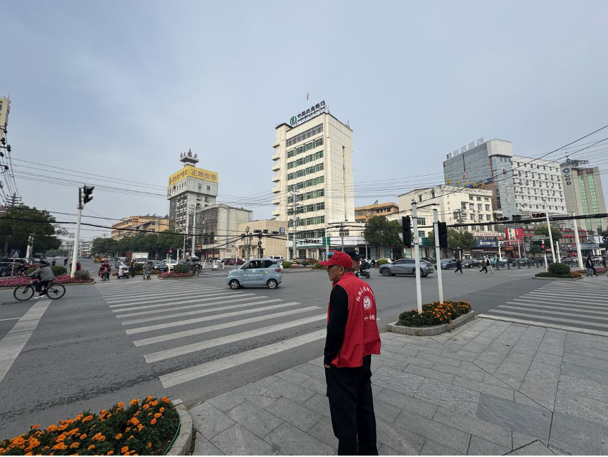 “志愿红＋交警蓝”：浠水警烟携手绘就平安底色