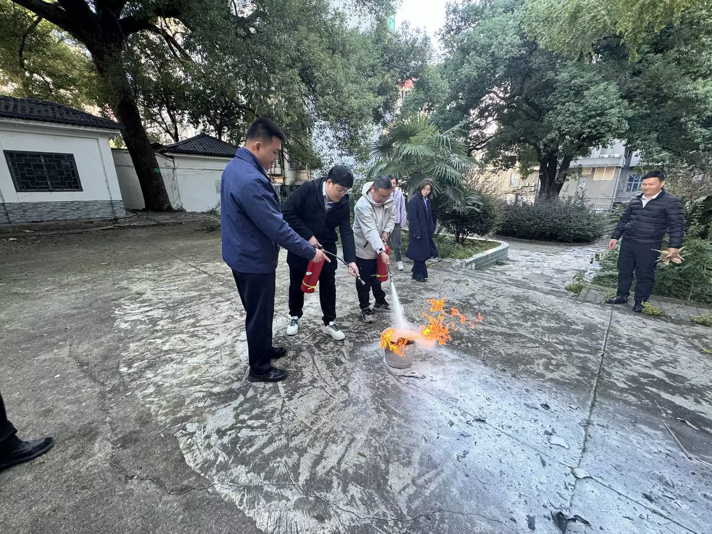 中国人寿财险黄冈中心支公司组织开展2025年消防宣传月专题培训活动