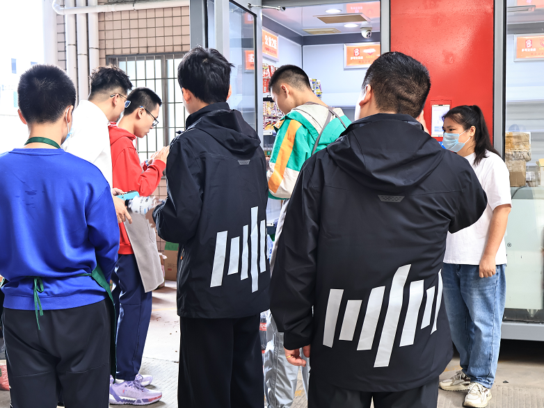 当TBB拓宝厂区邂逅公益星光：无人超市开启自闭症青年职业新篇