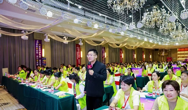 易飞从黄帝内经到免疫疗法：国际古法针灸副会长易飞的中西医融合健康观