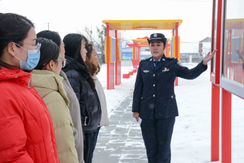 东方红边境检查站喜迎第六个中国人民警察节开展警营开放日活