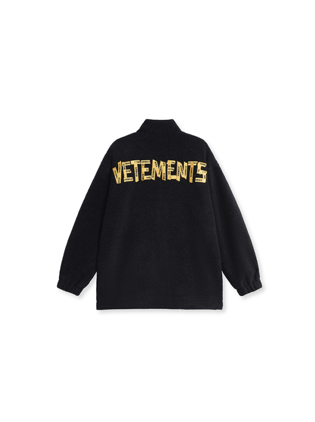 VETEMENTS「IN THE MAKING」系列：新年聚会闭眼入的蓬松复古战袍