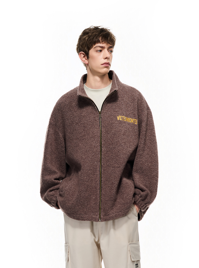 VETEMENTS「IN THE MAKING」系列：新年聚会闭眼入的蓬松复古战袍