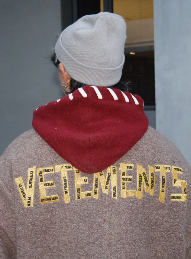 VETEMENTS「IN THE MAKING」系列：新年聚会闭眼入的蓬松复古战袍